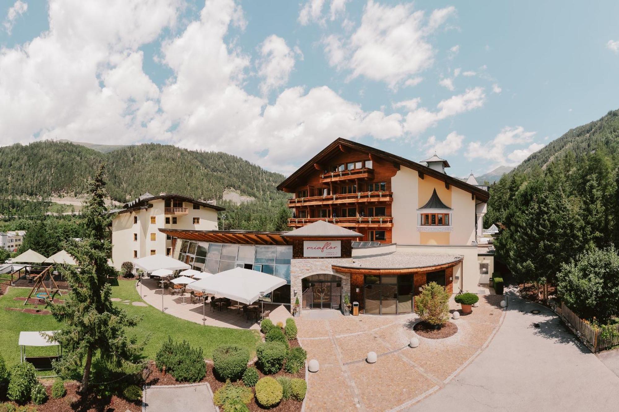 Neueroeffnung Miaflor Familien- & Aktivresort Ried im Oberinntal Exterior foto