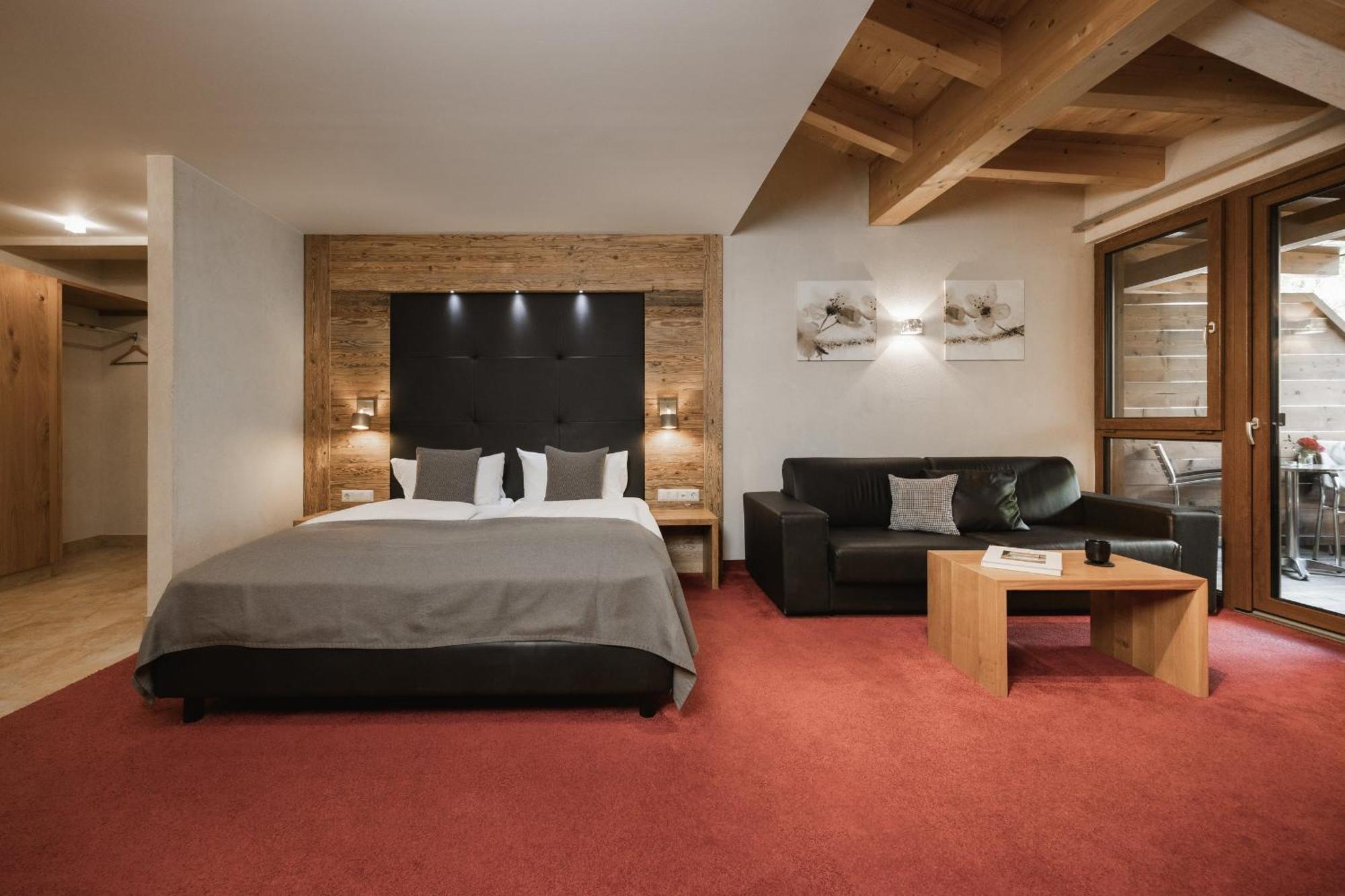 Neueroeffnung Miaflor Familien- & Aktivresort Ried im Oberinntal Zimmer foto