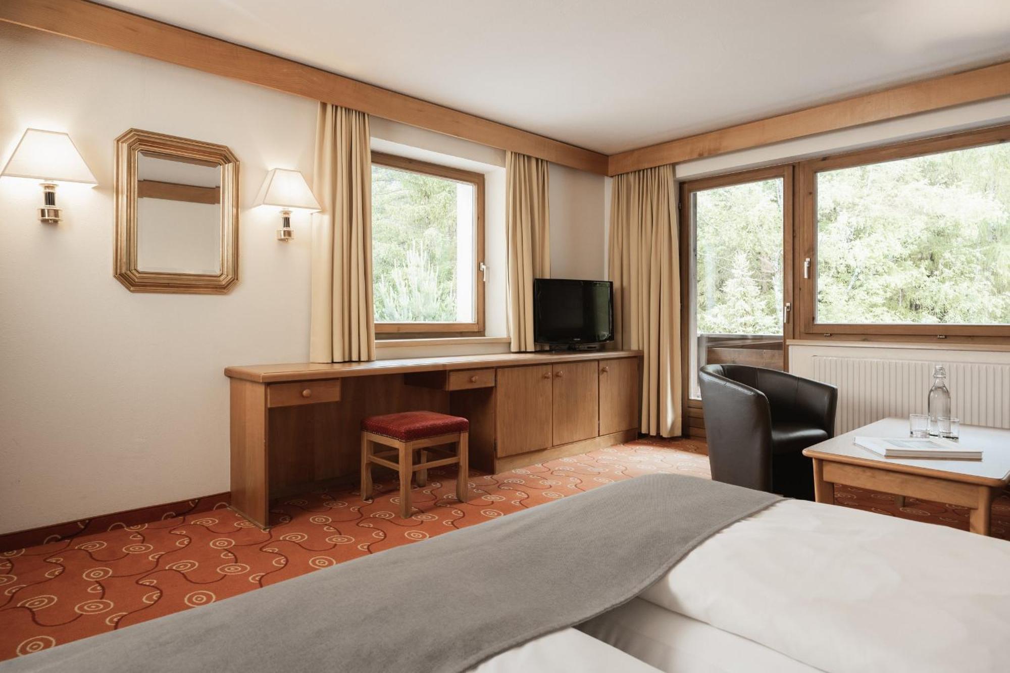 Neueroeffnung Miaflor Familien- & Aktivresort Ried im Oberinntal Zimmer foto