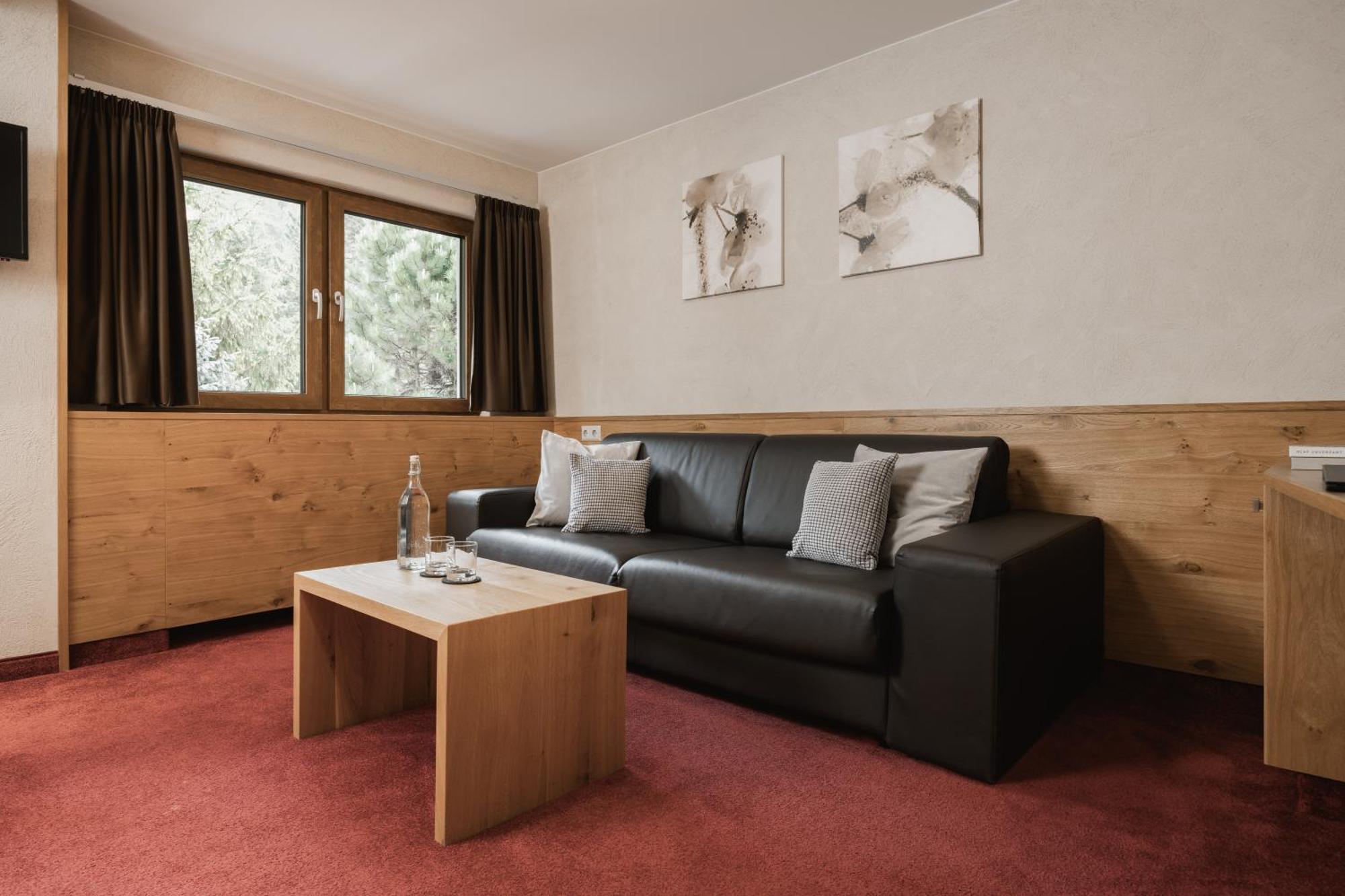 Neueroeffnung Miaflor Familien- & Aktivresort Ried im Oberinntal Zimmer foto