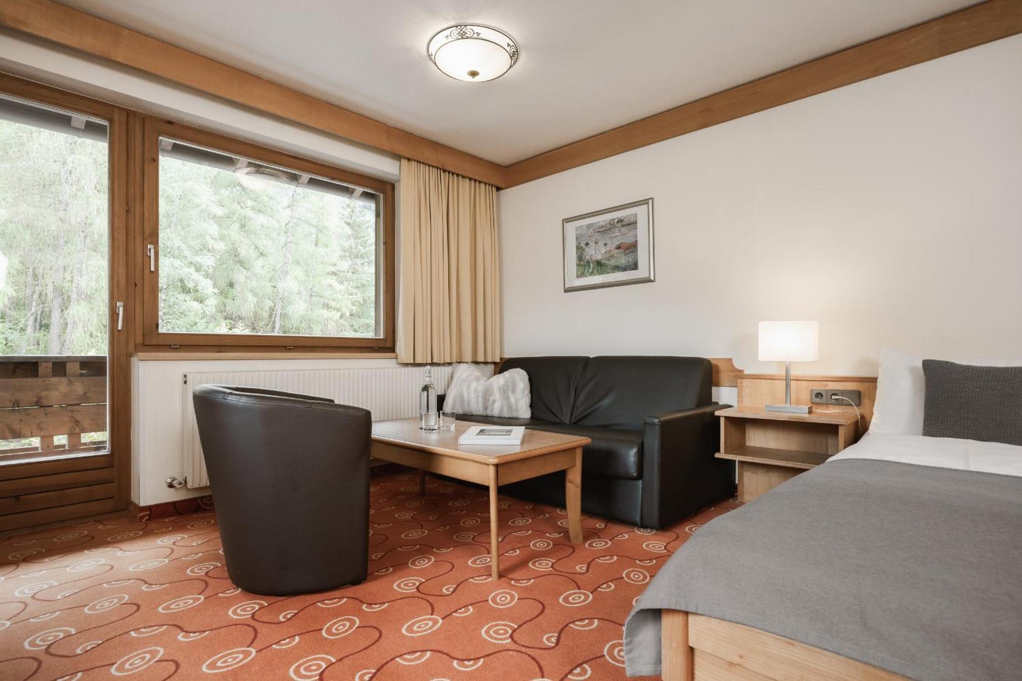 Neueroeffnung Miaflor Familien- & Aktivresort Ried im Oberinntal Zimmer foto