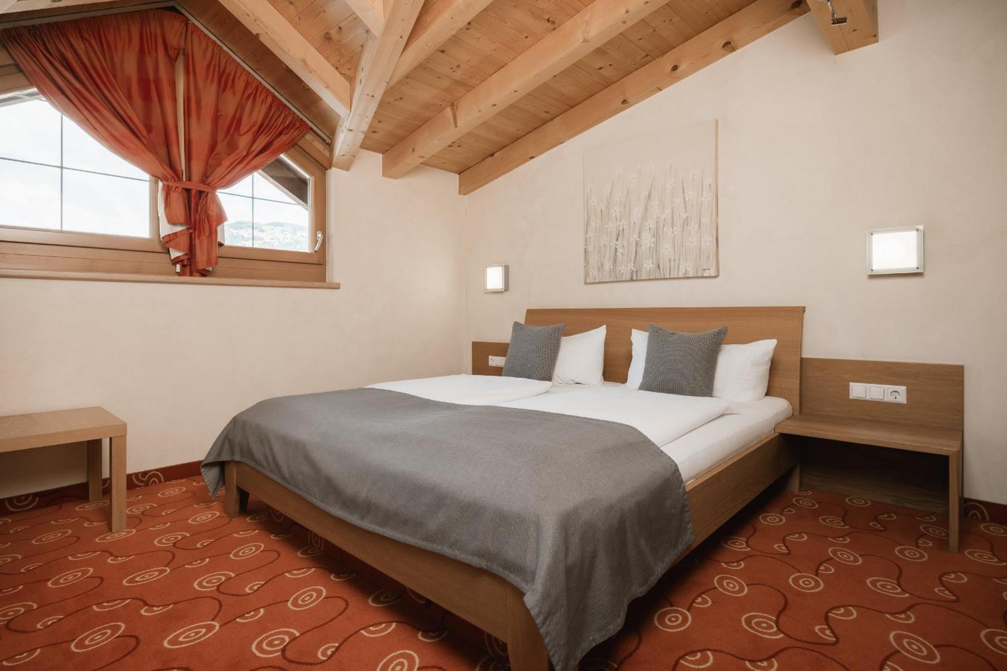 Neueroeffnung Miaflor Familien- & Aktivresort Ried im Oberinntal Zimmer foto